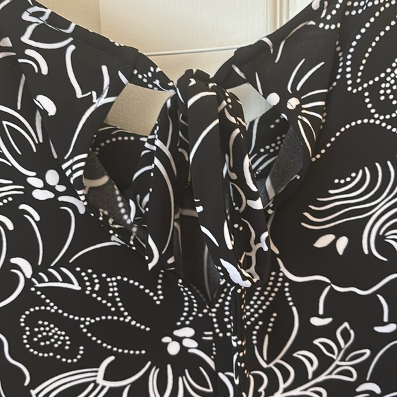 Ann Taylor sleeveless print blouse - Picture 3 of 3